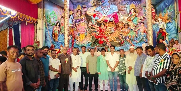 শ্যামনগরে দুর্গা পূজা মন্ডপ পরিদর্শনে জেলা বিএনপির যুগ্ম আহবায়ক ড.মনিরুজ্জামান