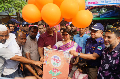 শরতের স্নিগ্ধ আলো আর উৎসবের আমেজে সাতক্ষীরায় শুরু হলো শতবর্ষের ঐতিহ্যবাহী গুড়পুকুরের মেলা