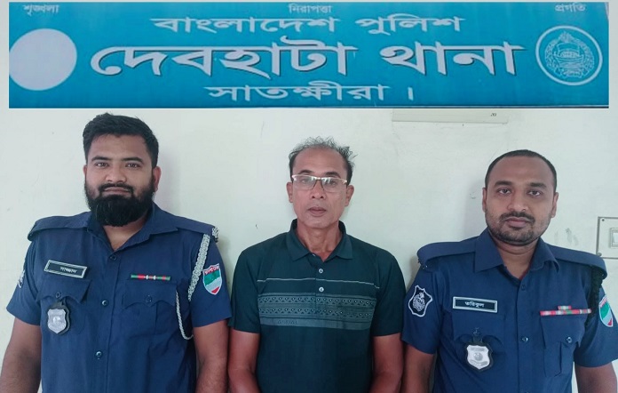 দেবহাটায় পোল্ট্রি খামারে হামলা ও লুটের প্রধান আসামি গ্রেপ্তার