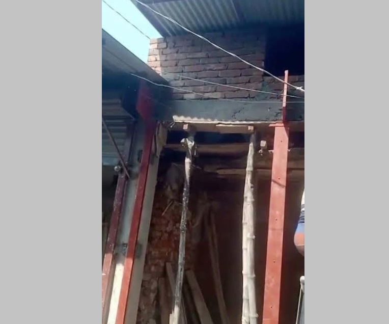 পাটকেলঘাটায় এসিল্যান্ড অফিসের সামনে সংস্কারের নামে নতুন দোকানঘর নির্মাণের অভিযোগ