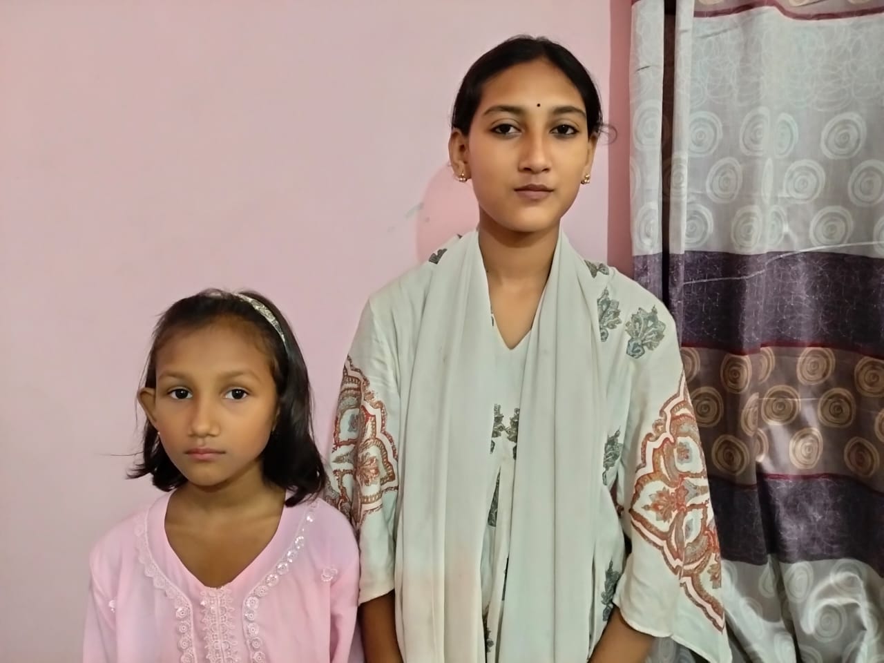 নজরুল বর্ষের সাংস্কৃতিক প্রতিযোগিতায় দুই সহোদরার সাফল্য