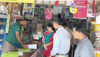কয়রায় সার বিক্রির রেজিস্টারে অনিয়ম, দুই ব্যবসায়ীকে জরিমানা