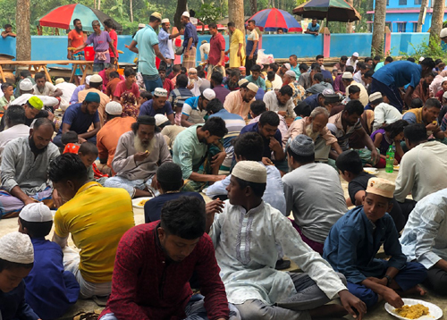 নগরঘাটায় ফুটবল টুর্নামেন্টের বিজয়ী দলের পুরস্কারের গরু-ছাগলের মাংসে গণভোজ