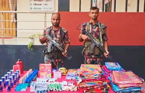 বেনাপোল সীমান্তে ৭ লাখ টাকার চোরাচালানি পণ্য জব্দ