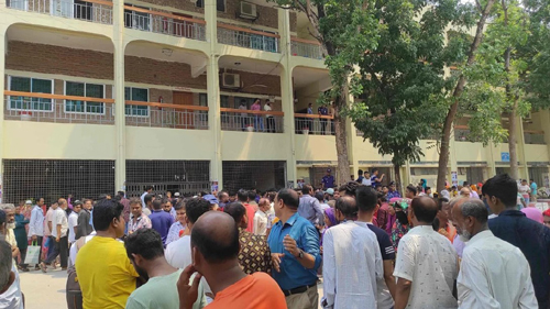 সাতক্ষীরা আদালত এলাকায় যুব নেতা পরিচয়ে চাঁদাবাজি, আতঙ্কিত বিচারপ্রার্থীরা