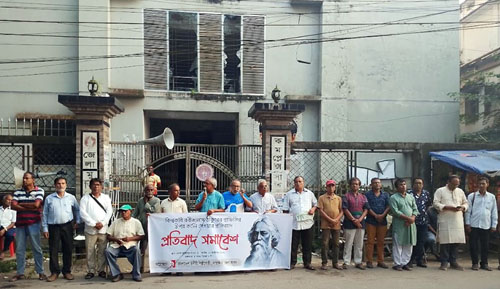 রবীন্দ্রনাথের গ্রাফিতিতে কালি লেপনের প্রতিবাদে সাতক্ষীরায় সমাবেশ