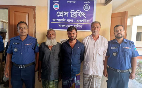 আশাশুনিতে পুলিশের অভিযানে সন্ত্রাসবিরোধী ও ধর্ষণ মামলার আসামিসহ গ্রেপ্তার চার