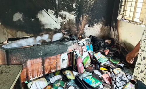 শ্যামনগরে বিদ্যালয়ের অফিসে আগুন, পুড়ে গেছে কম্পিউটার, শিক্ষা উপকরণ ও গুরুত্বপূর্ণ নথিপত্র