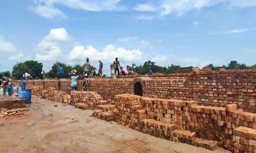 শ্যামনগর পৌর এলাকায় পরিবেশের ছাত্রপত্র ছাড়াই গড়ে উঠছে ইট ভাটা