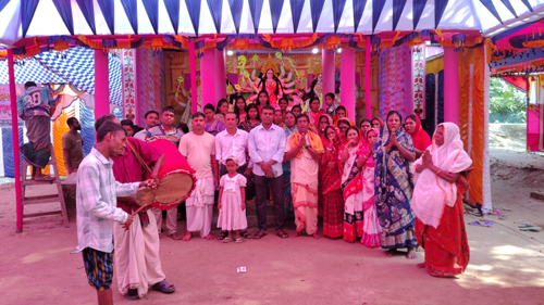 শারদীয় দুর্গোৎসব: মহাসপ্তমীতে সাতক্ষীরার মণ্ডপে মণ্ডপে ভক্তদের আরাধনা