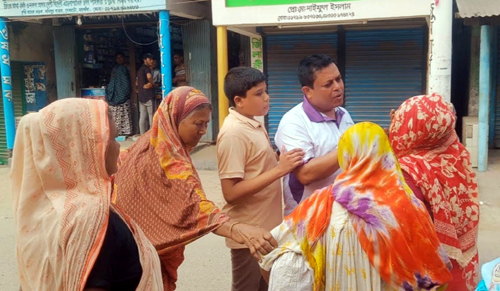 শারদীয় দুর্গোৎসব উপলক্ষে শতাধিক পরিবারের মাঝে নিউ কৃষি ঘরের নগদ অর্থ বিতরণ