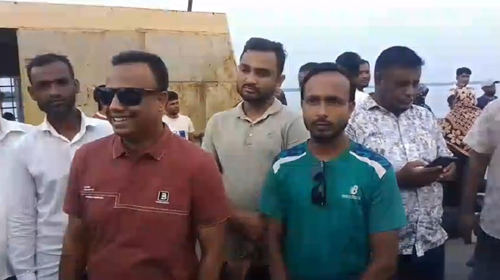 শ্যামনগরে পূজামন্ডপ পরিদর্শনে যুবদলের কেন্দ্রীয় নেতা