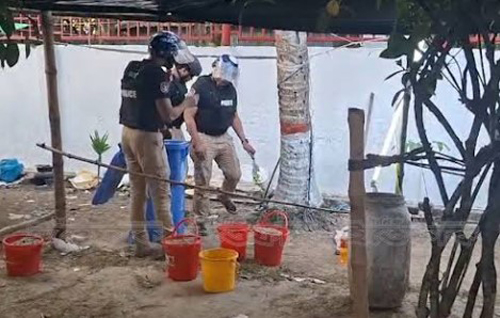 লালন শাহের মাজার থেকে পেট্রোল ও টাইম বোমা উদ্ধার