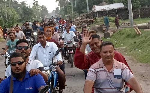 দেবহাটার সখিপুরে চেয়ারম্যান প্রার্থী মোখলেছুর রহমান মুকুলের মোটরসাইকেল শোডাউন