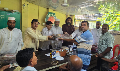 শারদীয় উৎসব উপলক্ষে জামায়াতে ইসলামীর পক্ষ থেকে শাড়ি বিতরণ