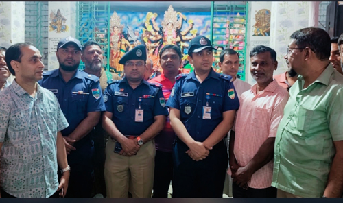 দেবহাটায় দুর্গাপূজার নবমীতে বিভিন্ন ম-প পরিদর্শন করলেন পুলিশ সুপার