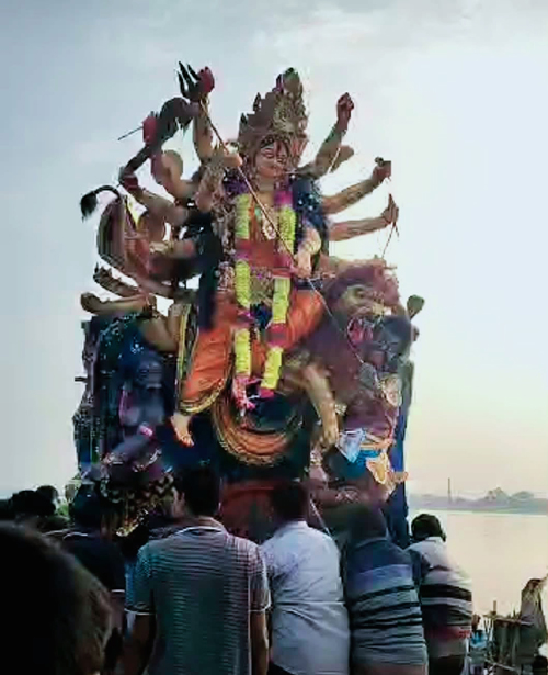 ইছামতীতে নেই সেই মিলনমেলা, শান্তিতেই শেষ দেবহাটার বিজয়া দশমী