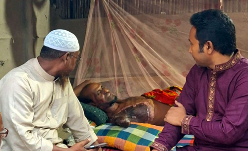 গাবুরায় বিদ্যুৎস্পৃষ্টে আহত সাইদুল ইসলামের শয্যাপাশে রোদেলা ফাউন্ডেশন