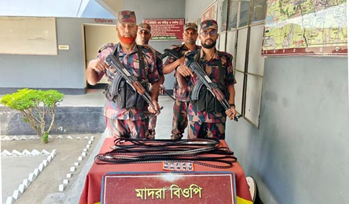 কলারোয়া সীমান্তে ৮ লাখ ২০ হাজার টাকার চোরাচালানি মালামাল জব্দ