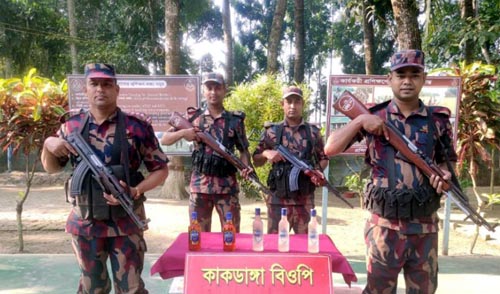 সাতক্ষীরা সীমান্তে বিজিবির অভিযানে ৩ লাখ টাকার বেশি মালামাল জব্দ