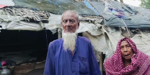 পাইকগাছায় পলিথিনের জীর্ণ ঘরে মানবেতর জীবনযাপন সাকাত দম্পতির