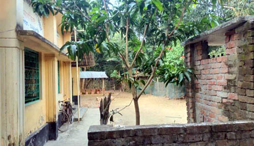 কালিগঞ্জে মসজিদের জমি নিয়ে বিরোধ, দখলচেষ্টার অভিযোগ