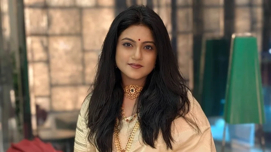 গান, চাকরি ও পড়ানো—যেভাবে সময় কাটে ‘লাগে উড়াধুরা’ গায়িকা অন্তরার