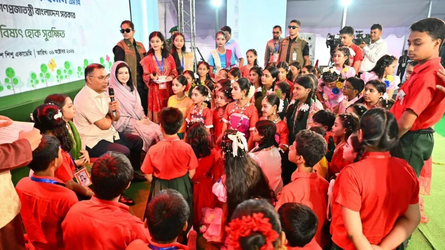 স্কুল থেকেই শিশুদের বিদেশি ভাষা শেখানোর পরিকল্পনার কথা জানালেন প্রধানমন্ত্রী